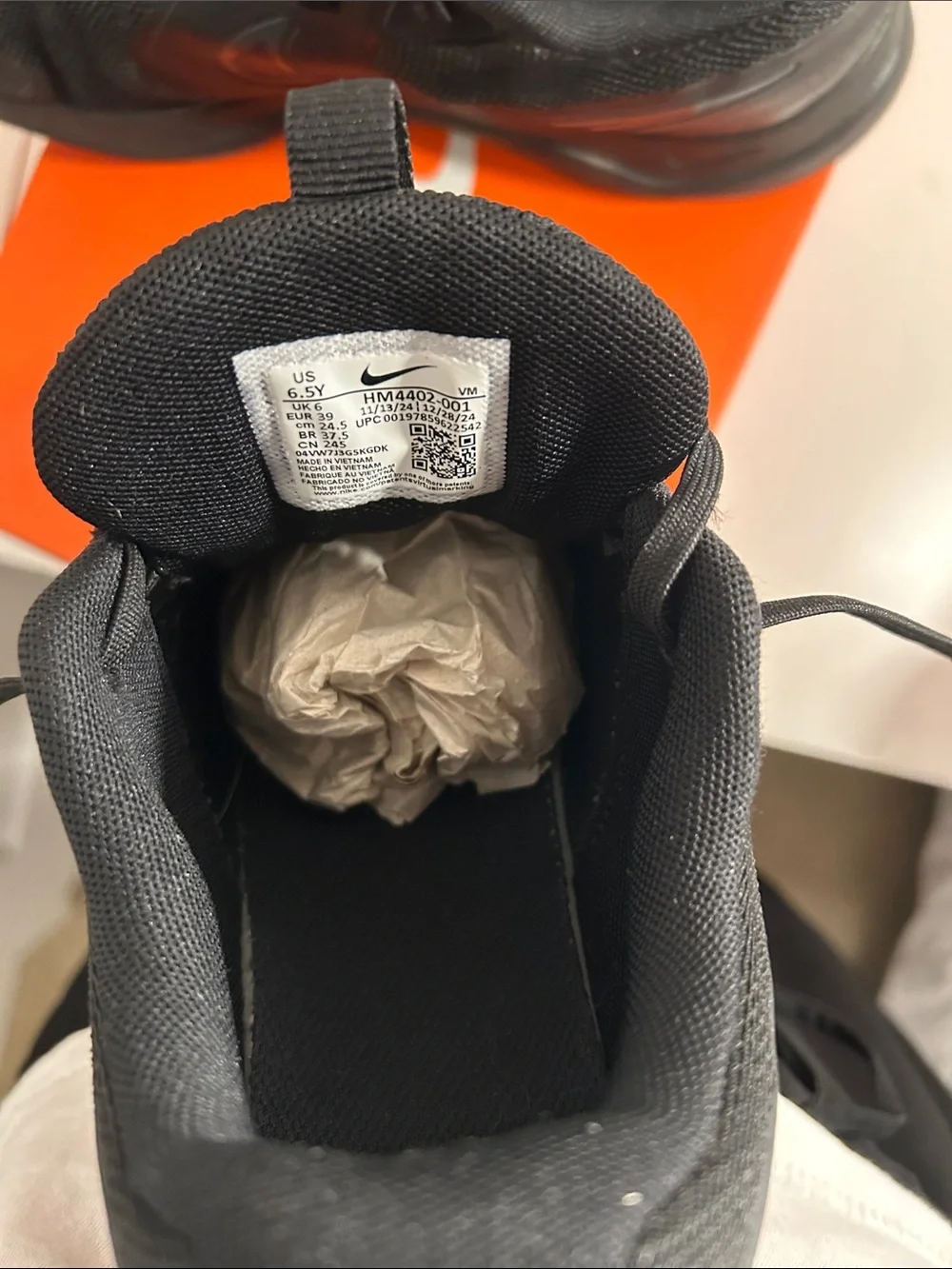 Nike Kids 6.5 Black Athletic Sneakers